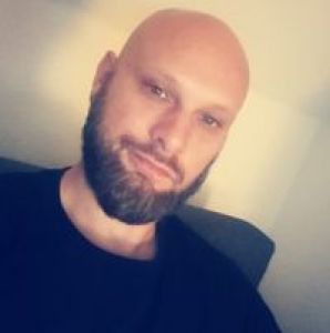 Lars M.
