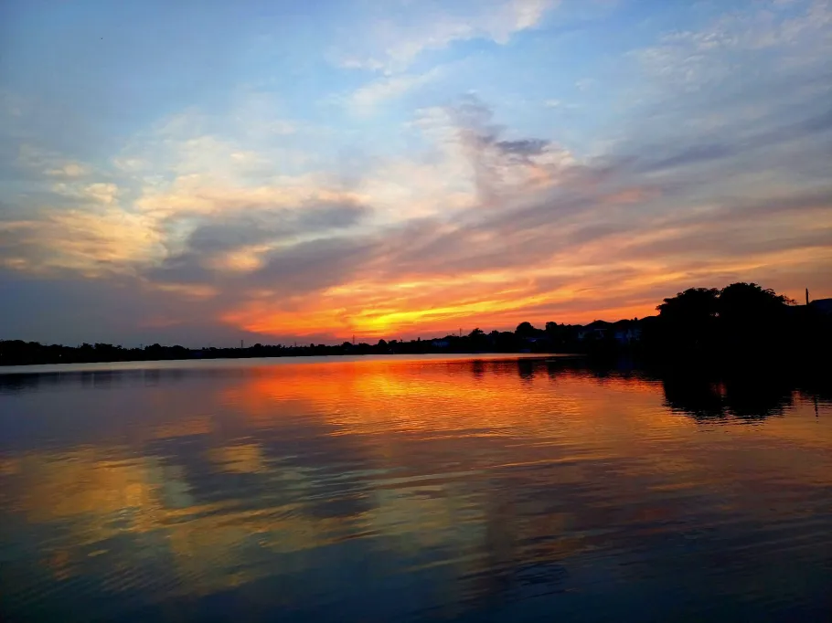 Suphalai Village Lake angeln