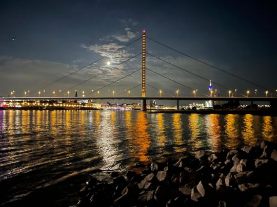 Rhein (Düsseldorf)-1